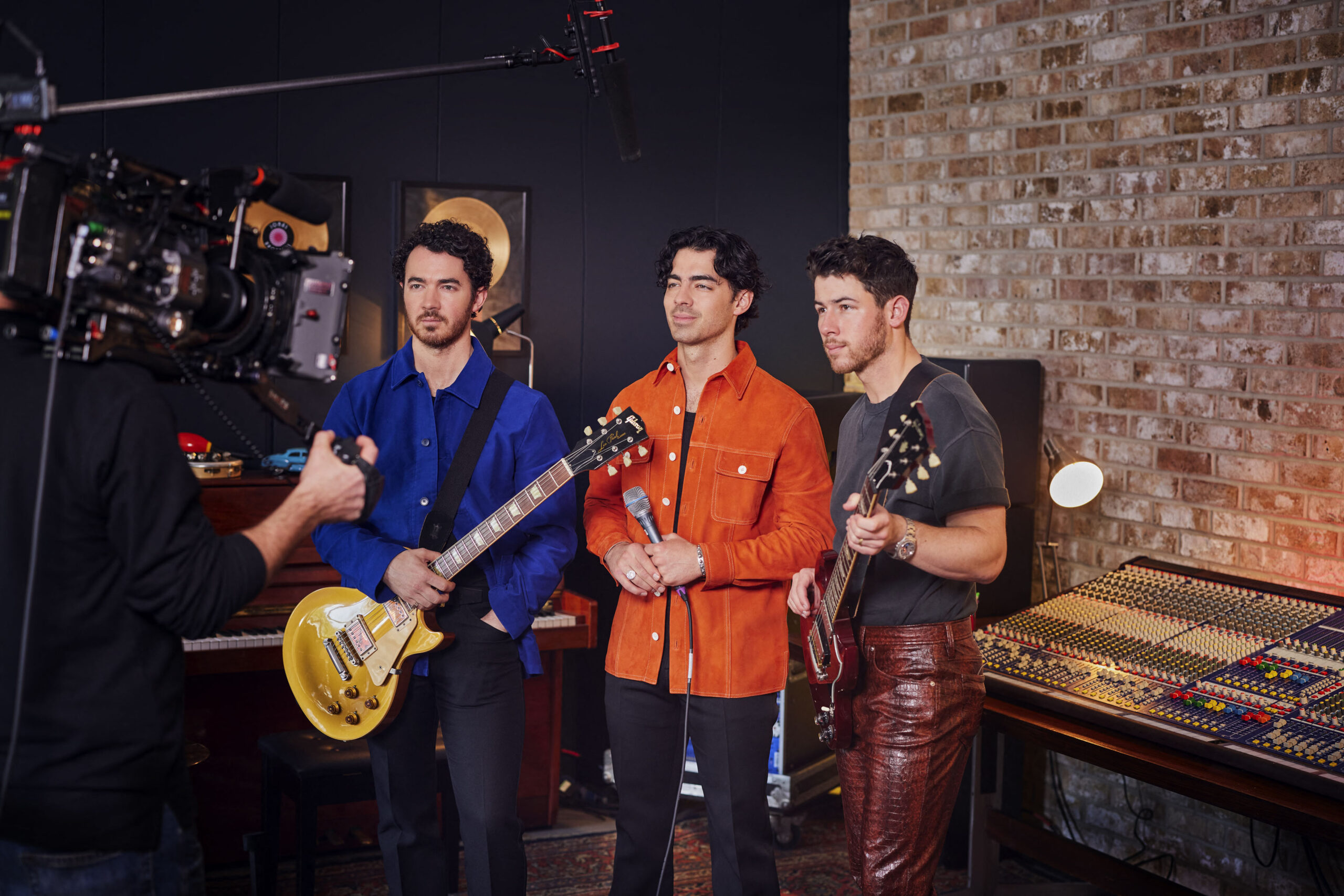 Kevin Jonas, Joe Jonas, and Nick Jonas get ready to perform