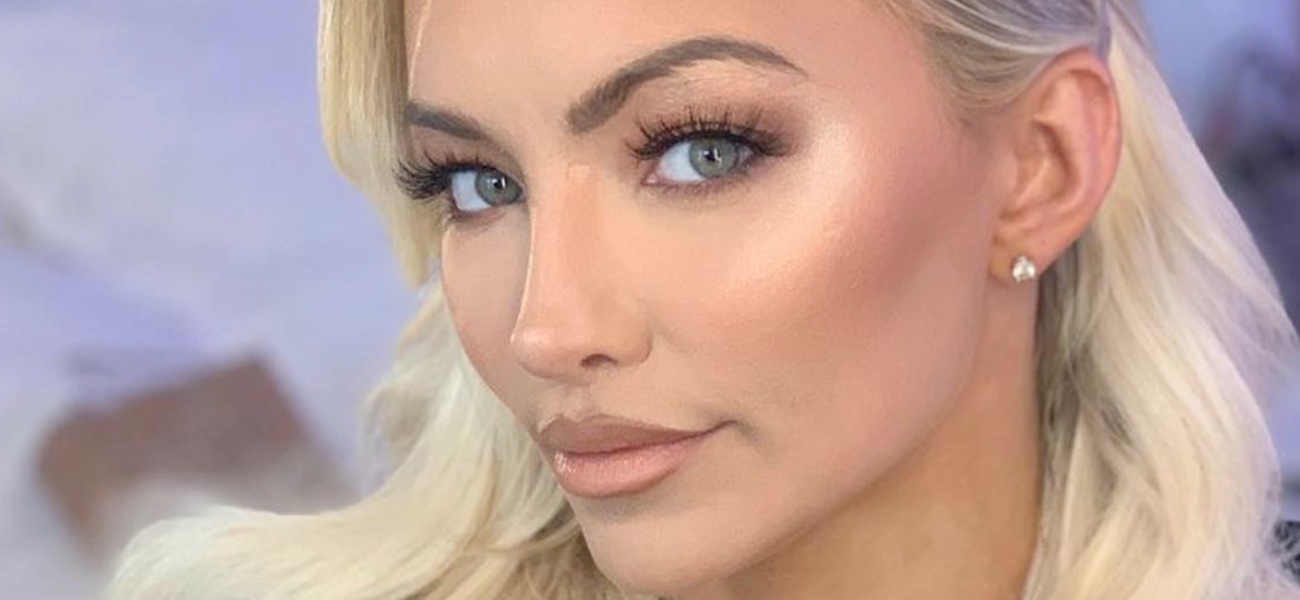 Lindsey Pelas 'Running Around' NYC In Swimsuit Is 'Per Usual'