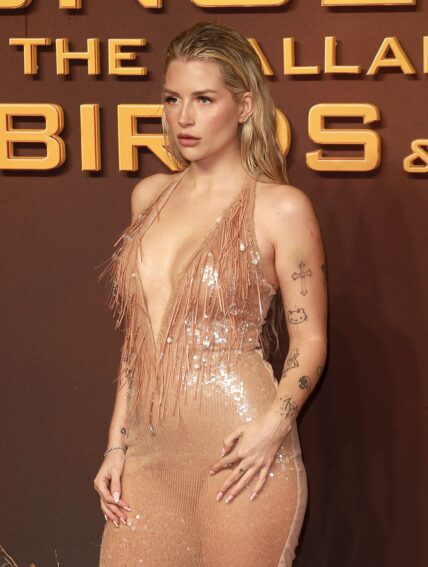 Lottie Moss poses at "The Hunger Games: The Ballad of Songbirds & Snakes" World Premiere.