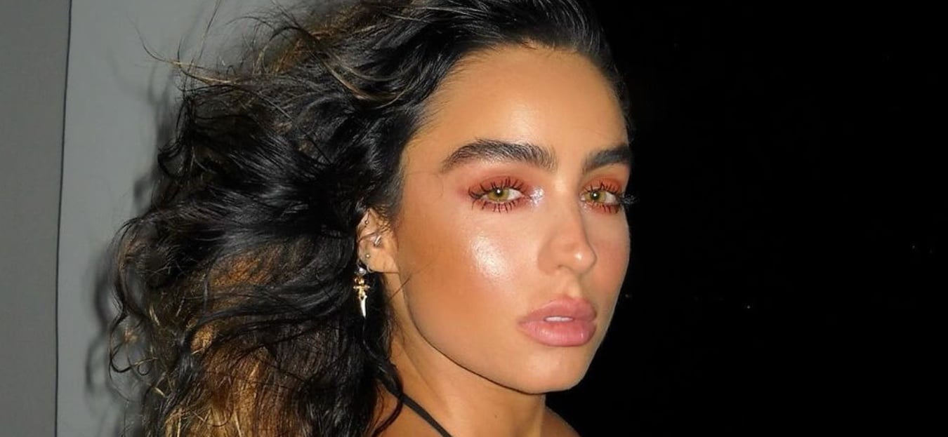 Sommer Ray em uma micro minissaia exibe seu traseiro “incrível”
