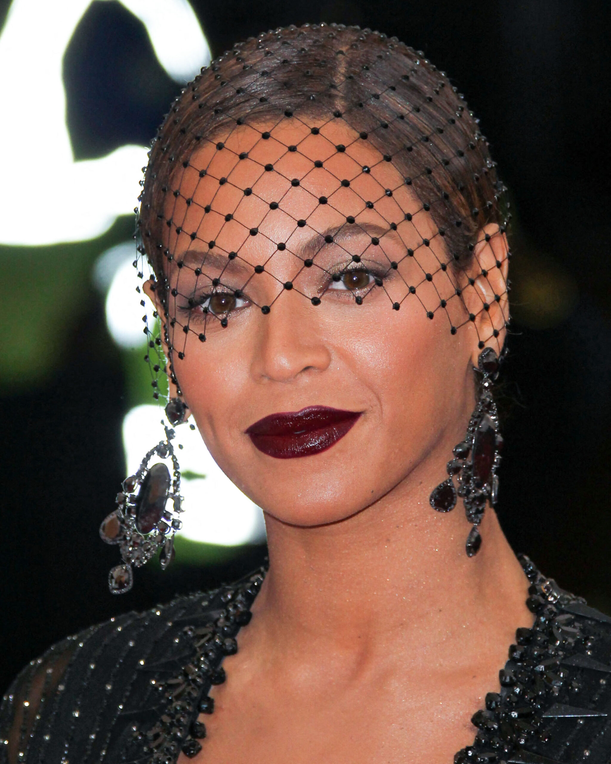 Beyonce wearing dark lipstick