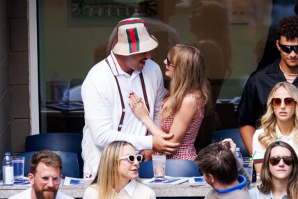 Travis Kelce and Taylor Swift get close at US Open