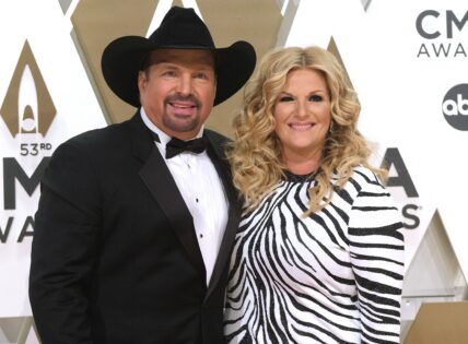 Garth Brooks and Trisha Yearwood at the 53rd Annual CMA Awards