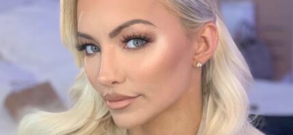 Lindsey Pelas close up