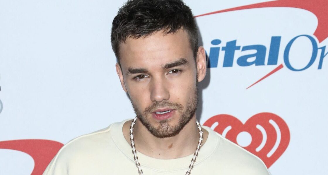Liam Payne wearing gold chain