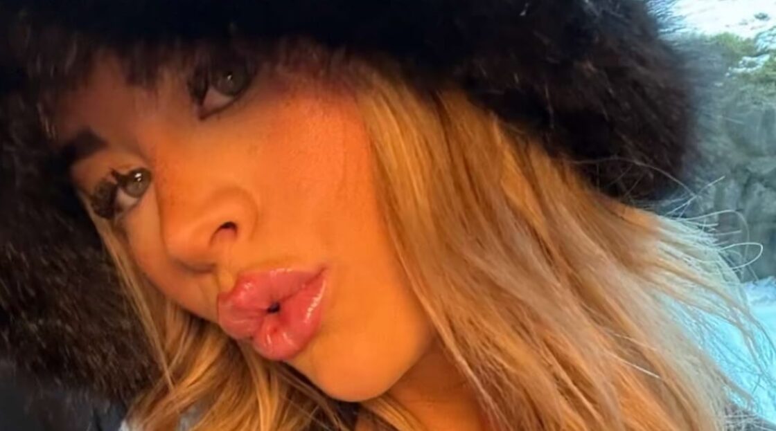 Emily Elizabeth takes a selfie.