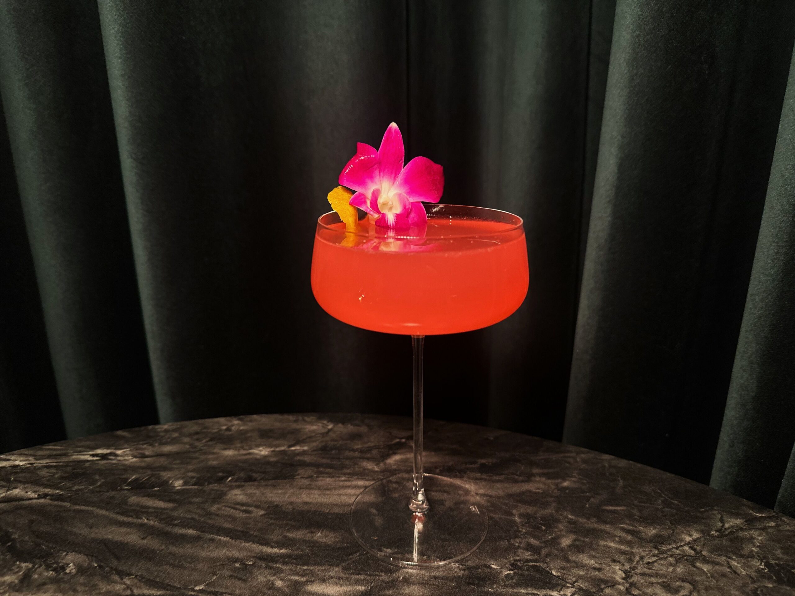 Easy's Cocktail Lounge