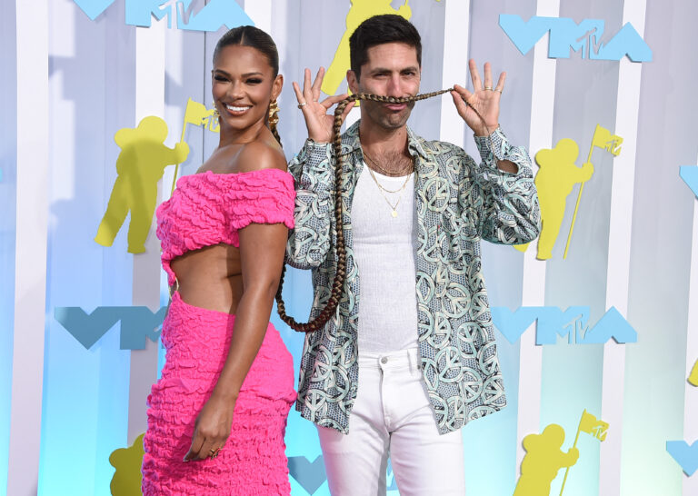 Nev Schulman and Kamie Crawford at 2022 MTV VMAs - Arrivals