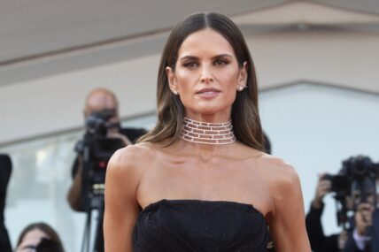 Isabel Goulart attends the premiere of 'Beetlejuice Beetlejuice' during opening night of the 81st Venice International Film Festival at Palazzo del Cinema on the Lido in Venice, Italy, on 28 August 2024. Photo: Vinnie Levine. 28 Aug 2024 Pictured: Izabel Goulart attends the premiere of 'Beetlejuice Beetlejuice' during opening night of the 81st Venice International Film Festival at Palazzo del Cinema on the Lido in Venice, Italy, on 28 August 2024. Photo: Vinnie Levine. Photo credit: Vinnie Levine / MEGA TheMegaAgency.com +1 888 505 6342 (Mega Agency TagID: MEGA1190666_020.jpg) [Photo via Mega Agency]