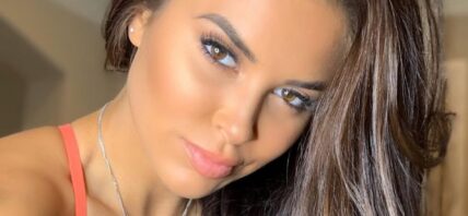 Rachel Bush snaps a selfie.