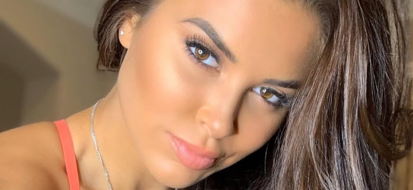 Rachel Bush Arches Back In G-String Bikini To Show Her ‘Fruits’