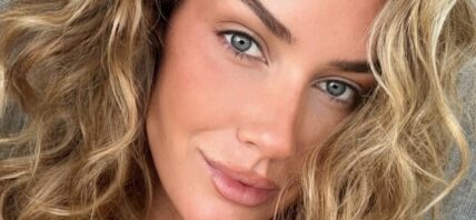 Paige Spiranac snaps a selfie.