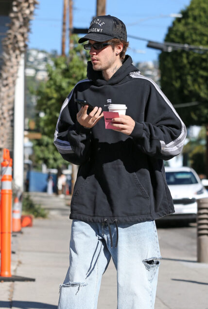 Justin Bieber is seen grabbing a coffee on his own