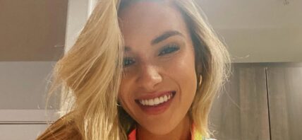 Kayla Simmons snaps a selfie.