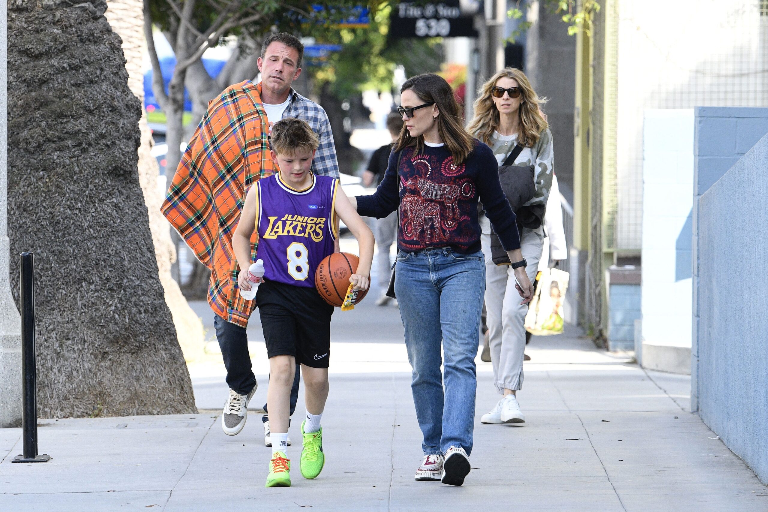 Ben Affleck and Jennifer Garner went to their son basketball practice.