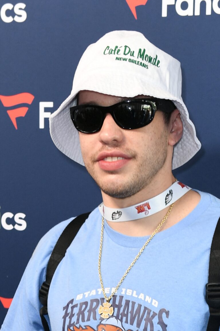 Pete Davidson na festa de fãs do Super Bowl de 2025
