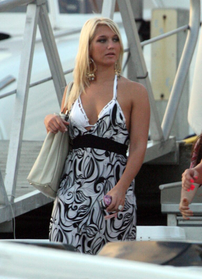 Brooke Hogan with mom Linda Hogan on a boat