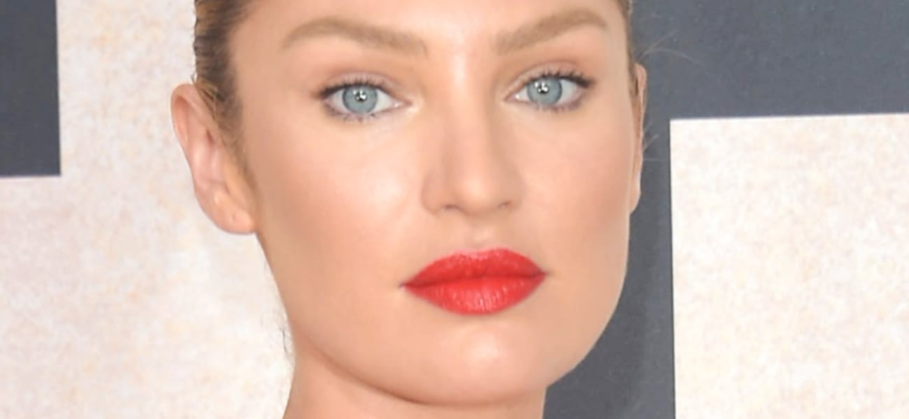 Candice Swanepoel de biquíni exibe suas frutas suculentas