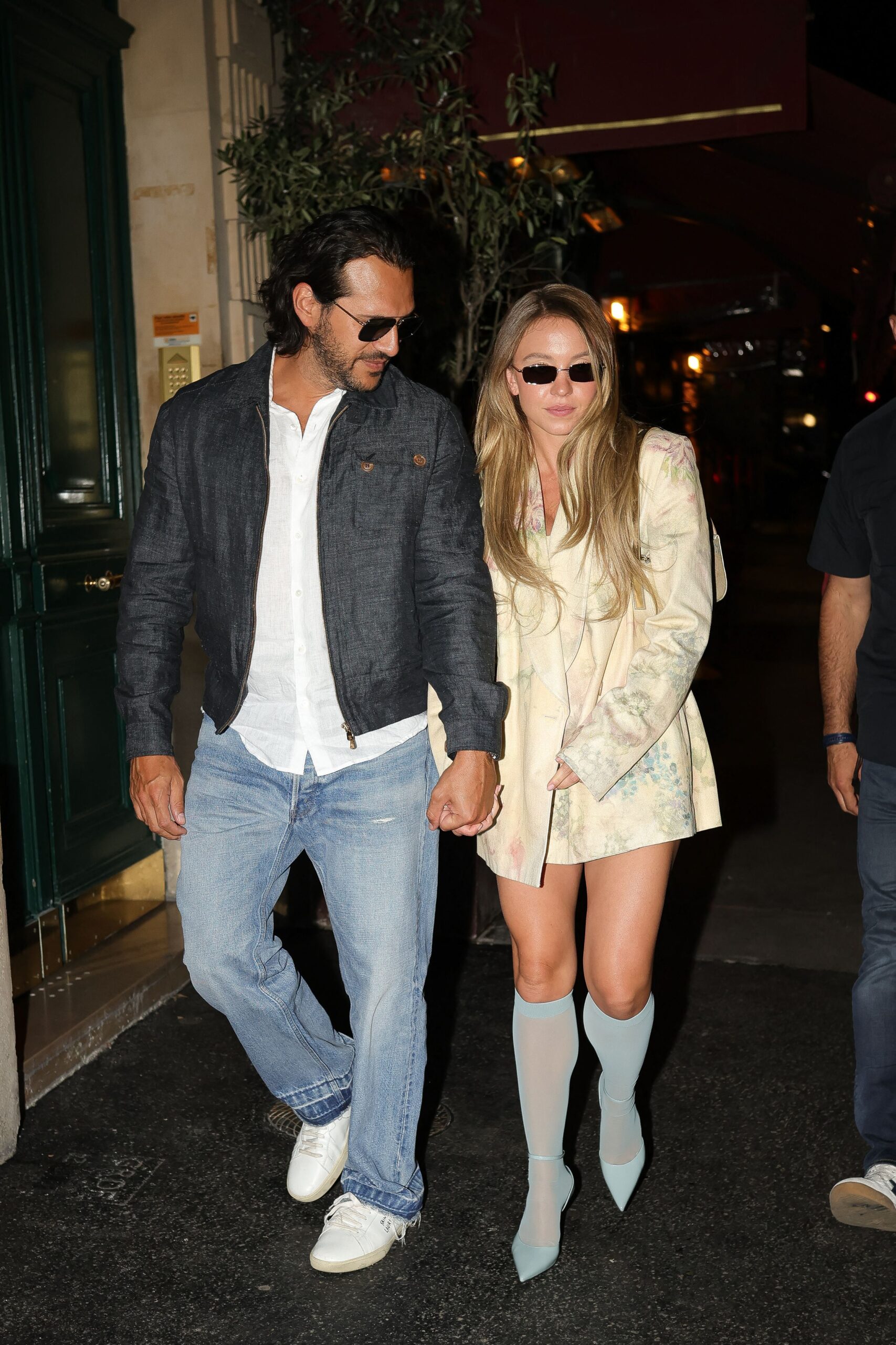 Sydney Sweeney and Jonathan Davino hand in hand after a romantic dinner in an Italian restaurant in Paris.