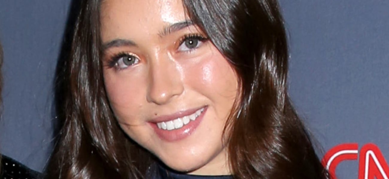 Kelly Ripa’s Daughter ‘Kind Of Fat’ In Tight Bedroom Bikini 2 Lola Consuelos event 1300