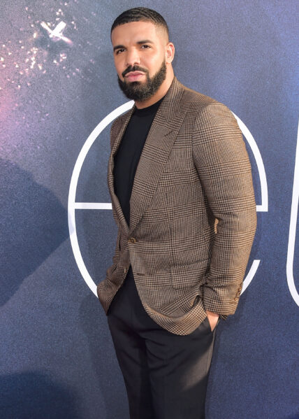 Drake posing on the red carpet.