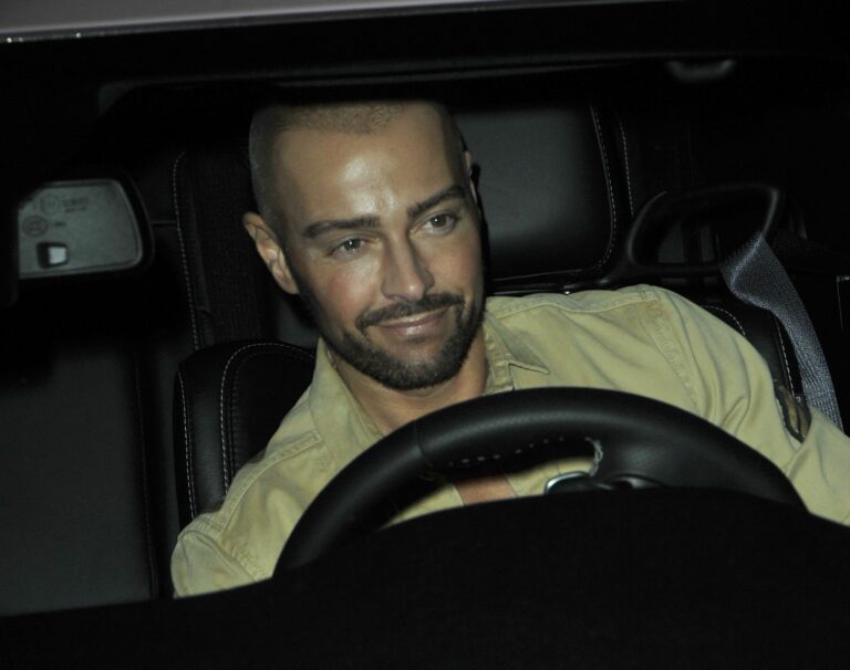 Joey Lawrence in the car