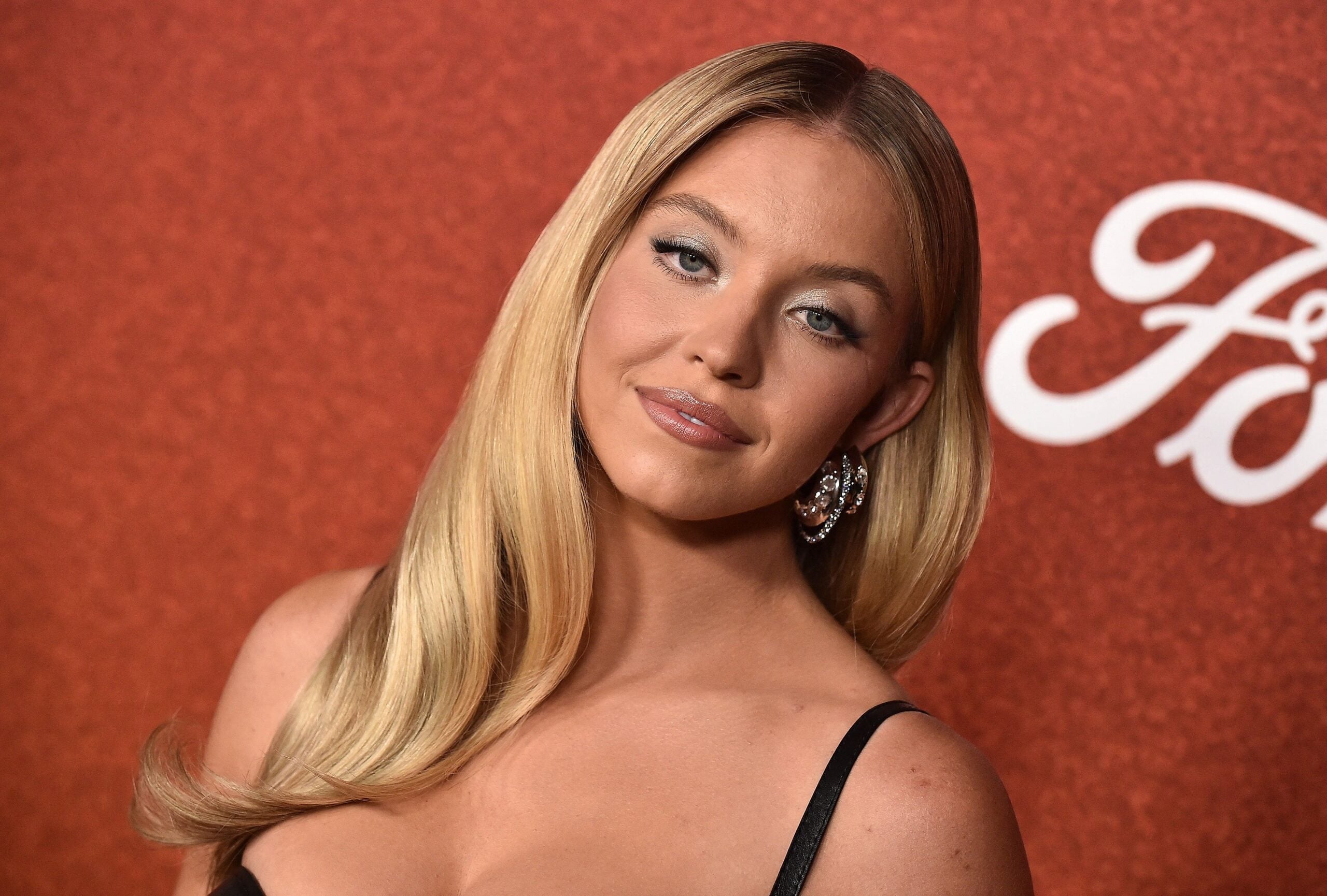Concerto de produção de Sydney Sweeney Lands Under the Honey Trap