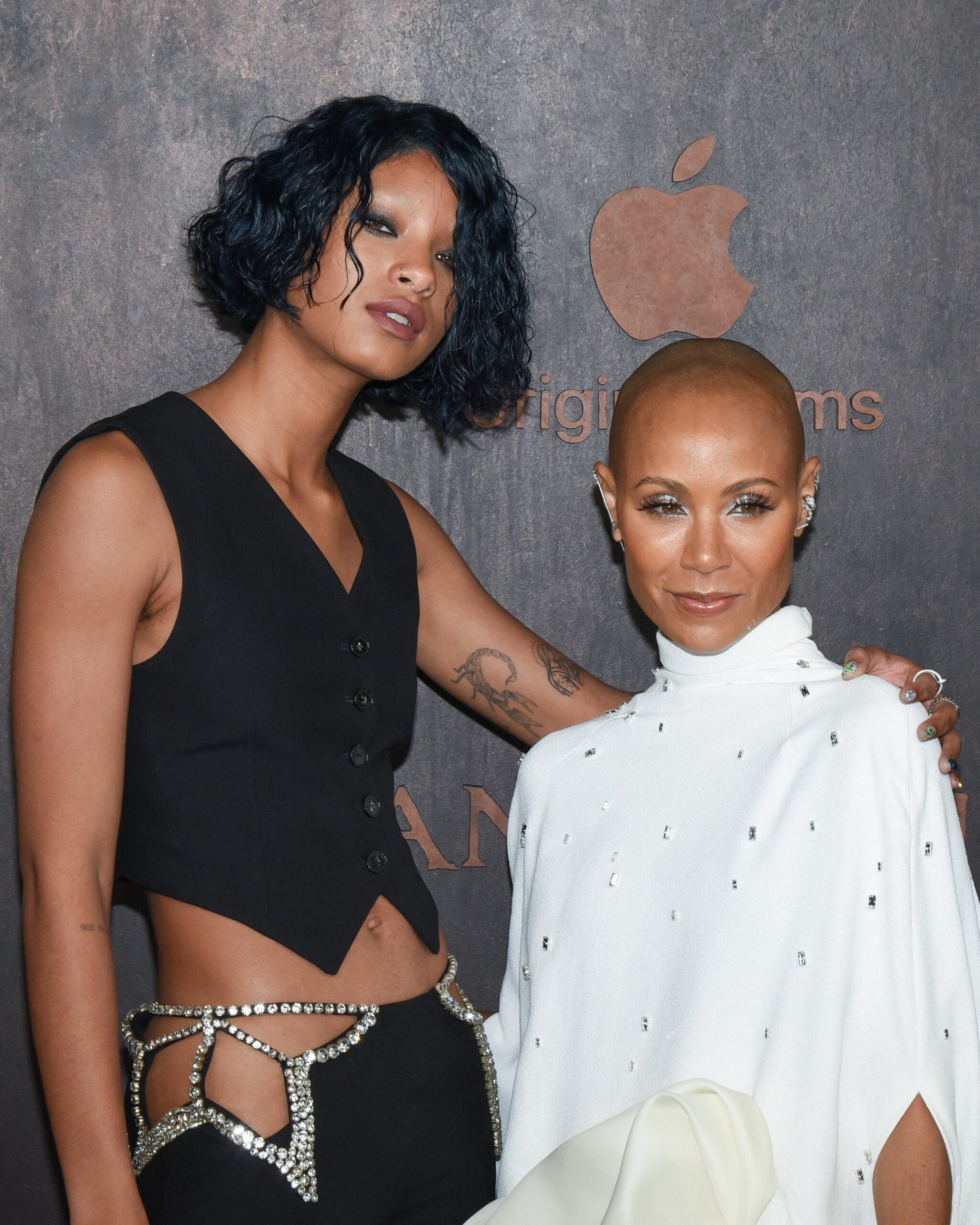 Willow Smith and Jada Pinkett Smith posing on the red carpet.