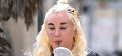 Amanda Bynes seen endlessly vaping as she steps out for a coffee with fellow nail technician students
