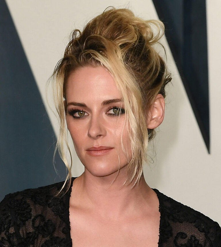 Kristen Stewart at the 2022 Vanity Fair Oscar Party
