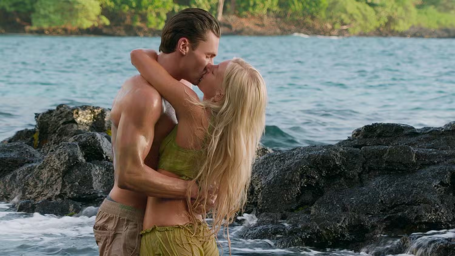 Kay kissing Tyler on Temptation Island
