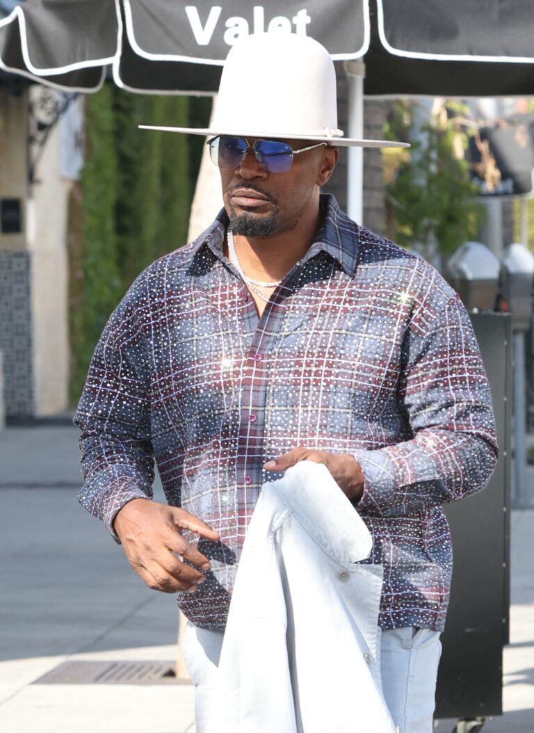 Jamie Foxx seen in sharp outfit with bling sparkles while getting lunch at IL Pastaio