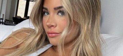 Emily Elizabeth snaps a selfie.