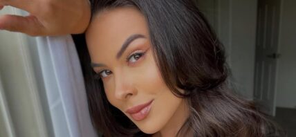 Camila Oliveira snaps a selfie.