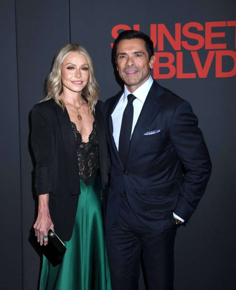 Kelly Ripa and Mark Consuelos at 'Sunset Blvd.' Broadway Opening Night-Arrivals