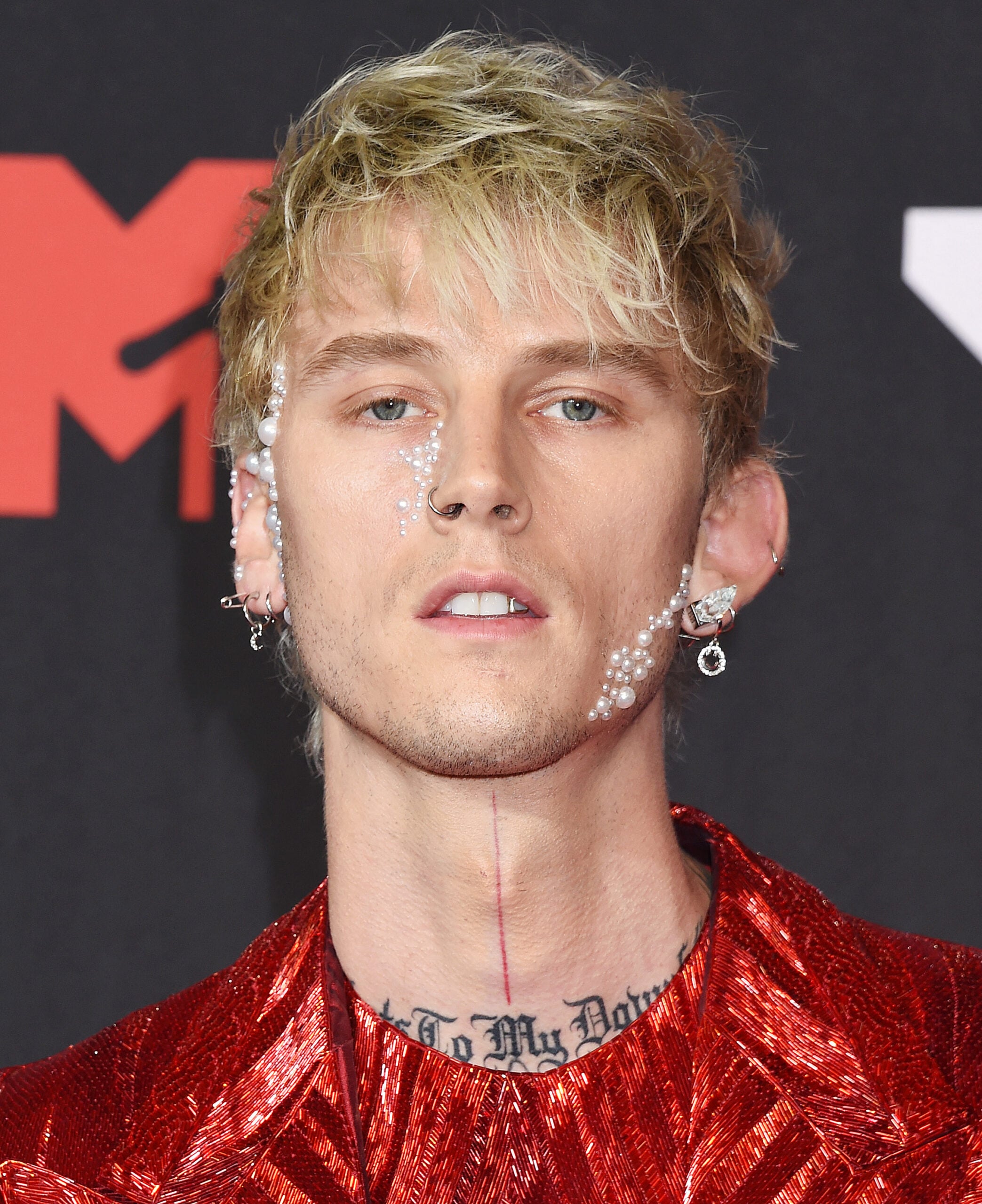 Machine Guuner Machine Gun Kelly Denies Viral Megan Fox 'Fumble' Claim