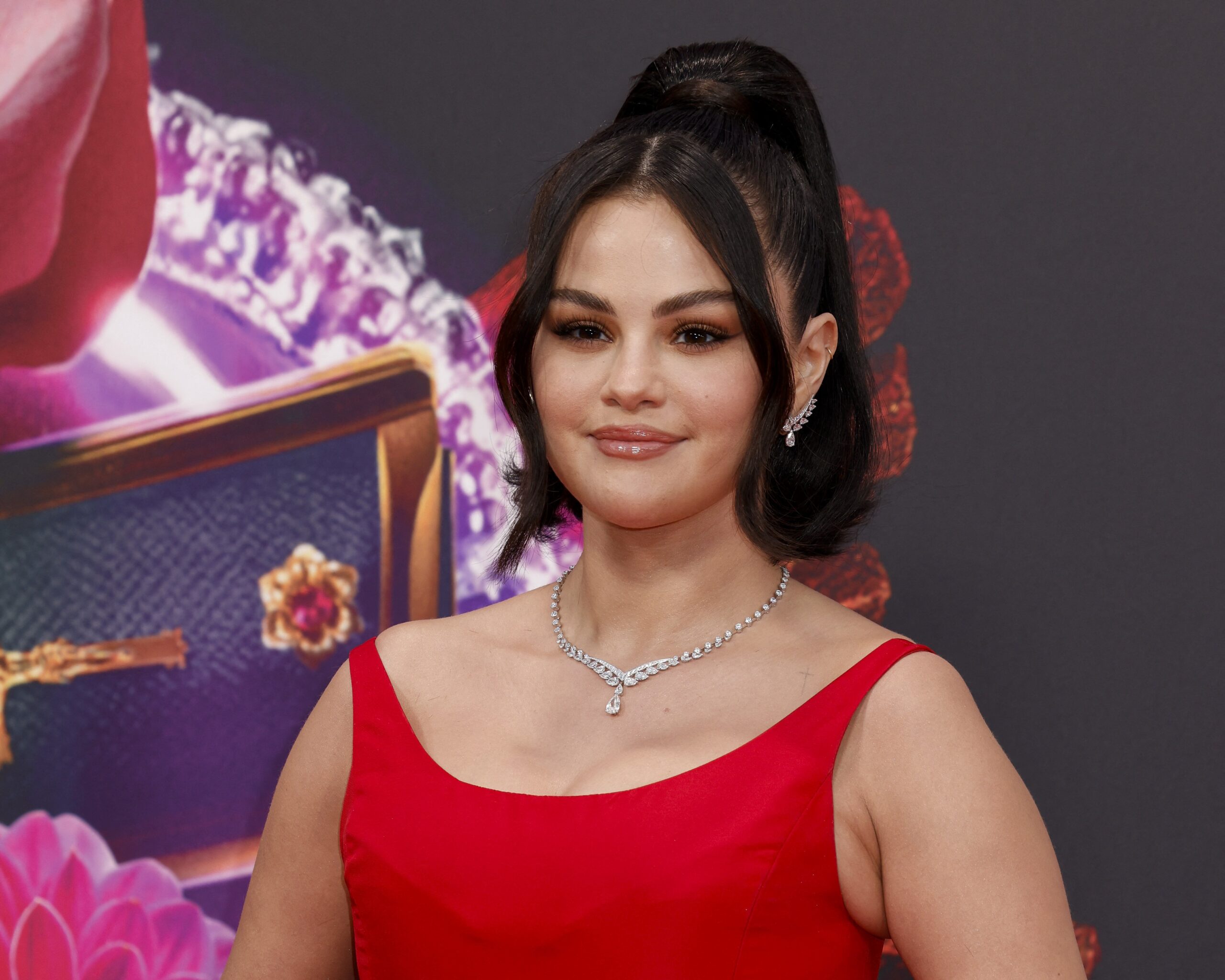 Selena Gomez dá um novo giro arriscado em Hollywood