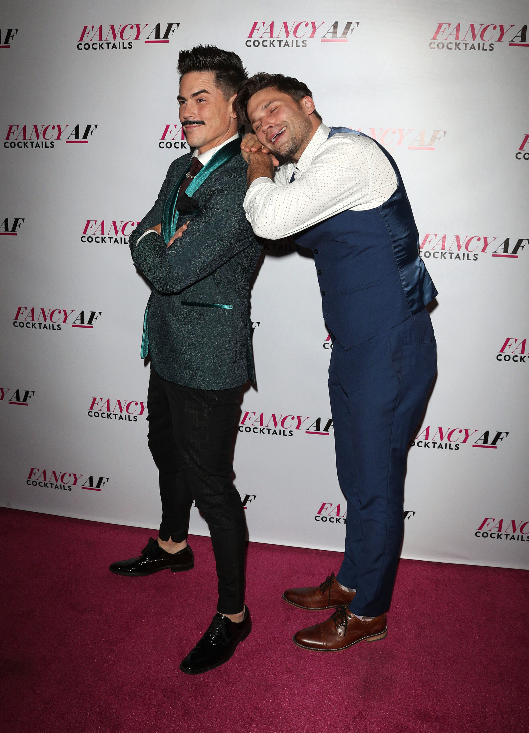 Tom Schwartz and Tom Sandoval hugging on the red carpet. 