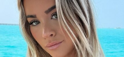 Emily Elizabeth snaps a selfie.