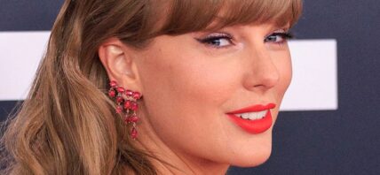 Taylor Swift close up