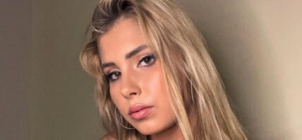 Andreea Dragoi snaps a selfie!