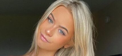 Emily Elizabeth snaps a selfie.