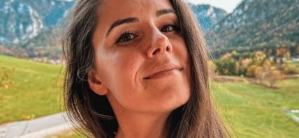 Alexandra Ianculescu snaps a selfie.