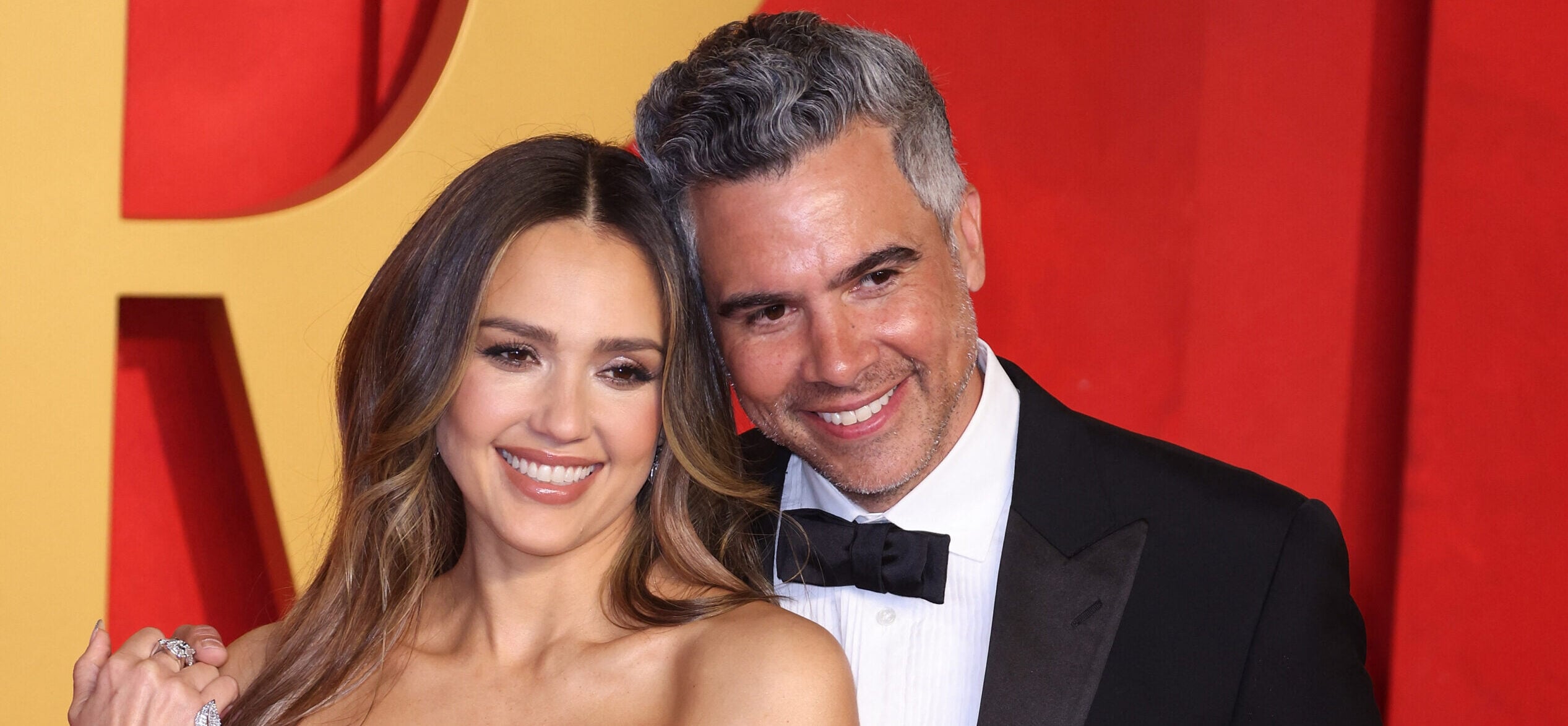 Jessica Alba e seu ex mantêm distância na formatura da filha
