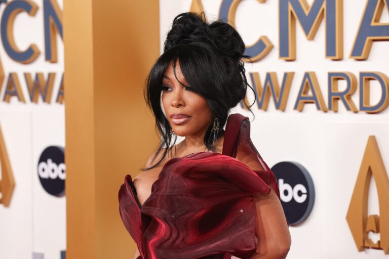 K. Michelle posing on the CMA red carpet.