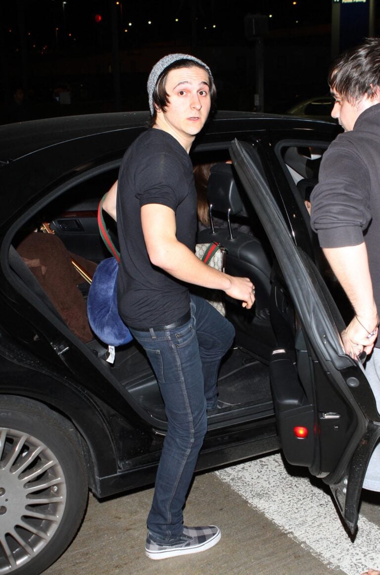 Mitchel Musso getting in car