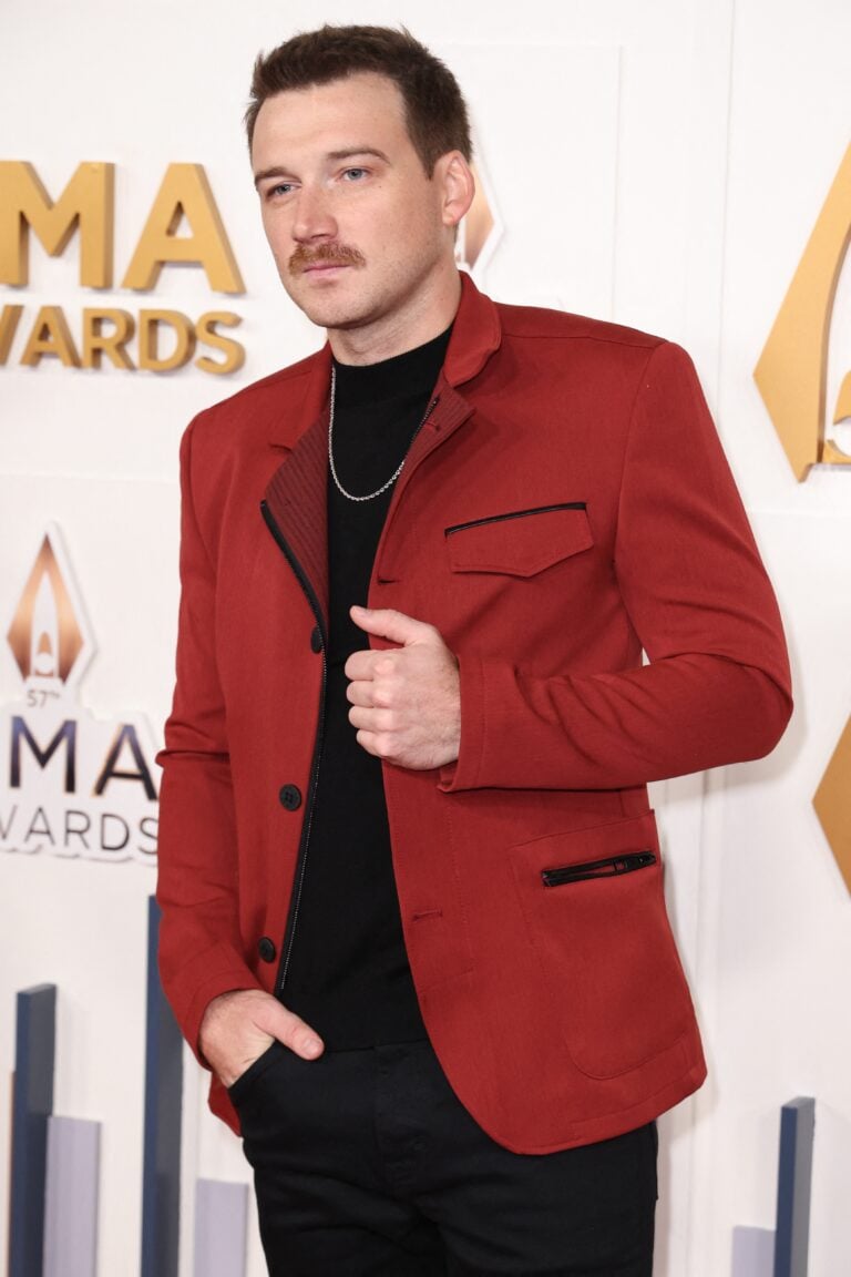 Morgan Wallen posing on the red carpet.