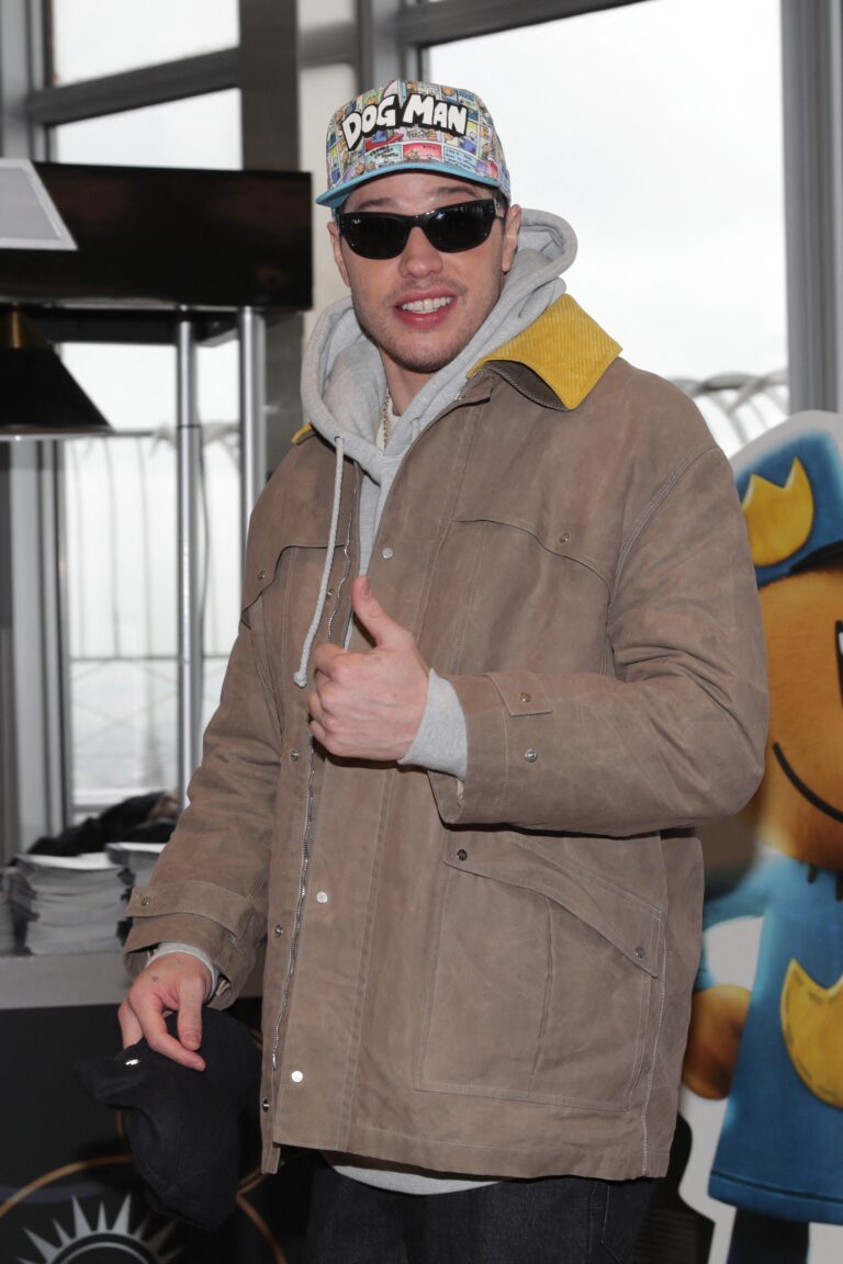 Pete Davidson giving thumbs up