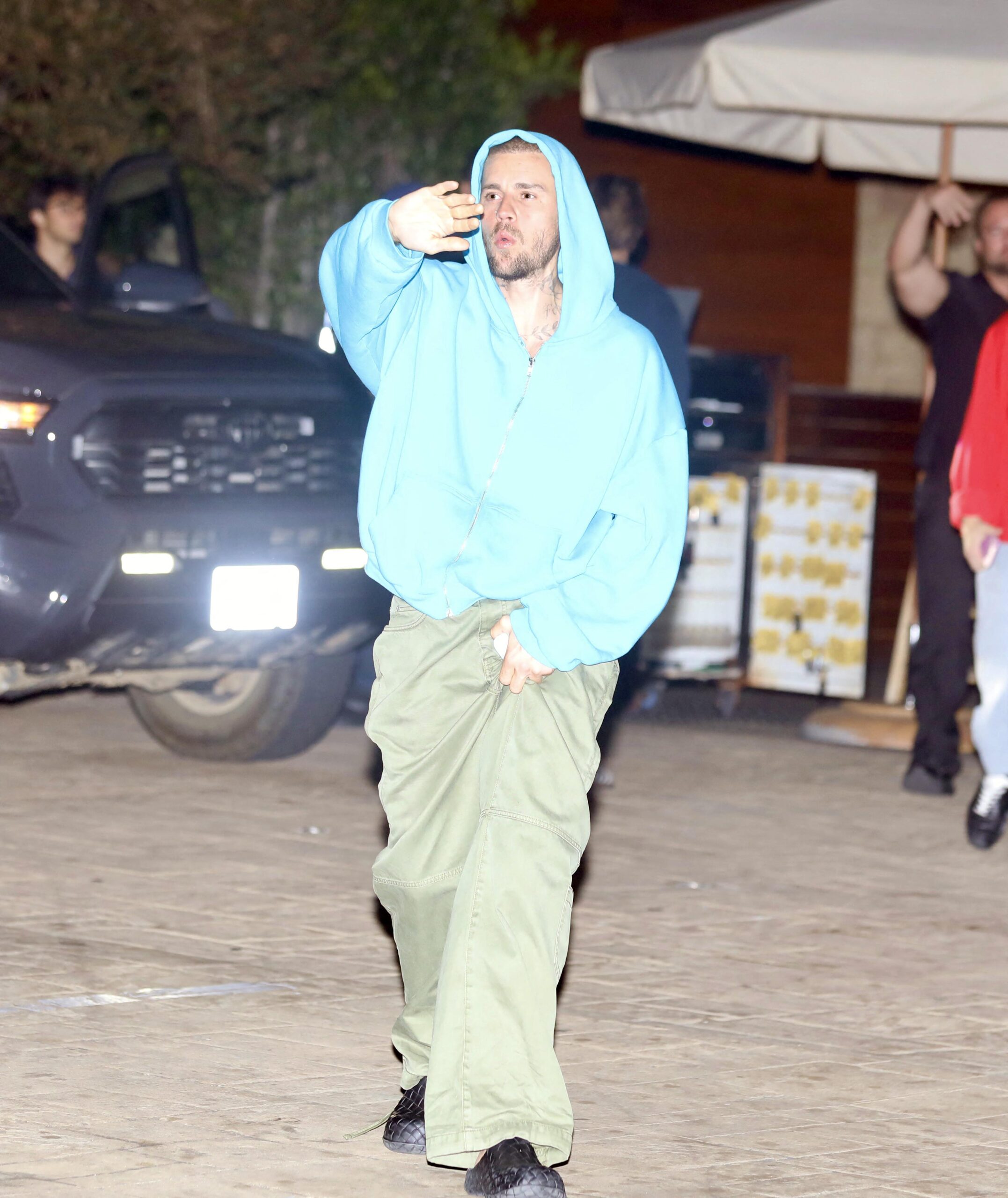 Justin Bieber gets into a heated conversation with photographers outside of Nobu in Malibu