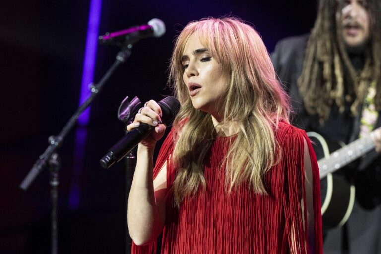Suki Waterhouse performs at the 2025 AHA's Red Dress Collection